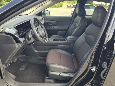 Used 2025 Nissan Kicks SR AWD/4WD image 13
