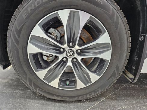 Used 2021 Toyota Highlander XLE image 15