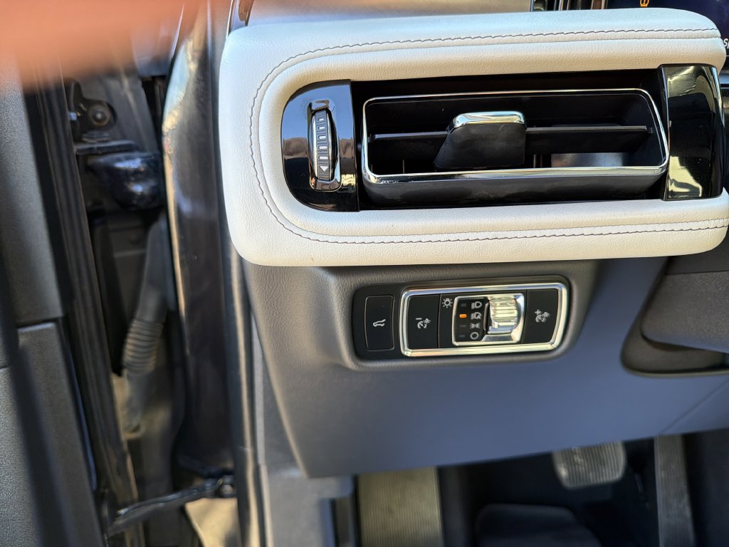 Used 2025 Lincoln Aviator 2WD image 14