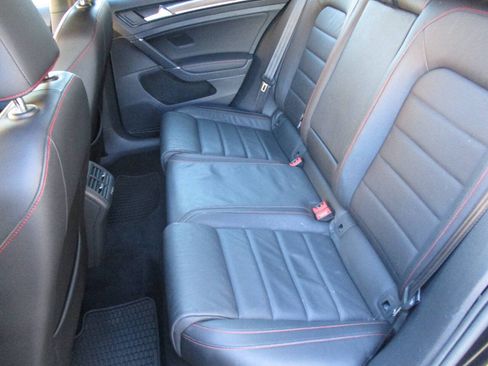 Used 2017 Volkswagen GTI SE FWD image 21