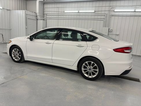 Used 2020 Ford Fusion SE FWD image 8