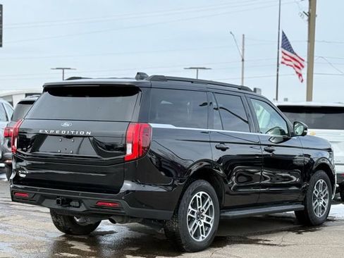 Used 2025 Ford Expedition Active image 47