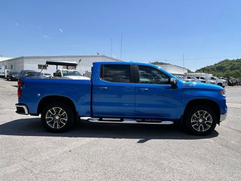 Used 2025 Chevrolet Silverado 1500 LT AWD/4WD image 2