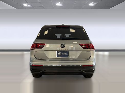 Used 2024 Volkswagen Tiguan SE w/ Panoramic Sunroof Package AWD/4WD image 10
