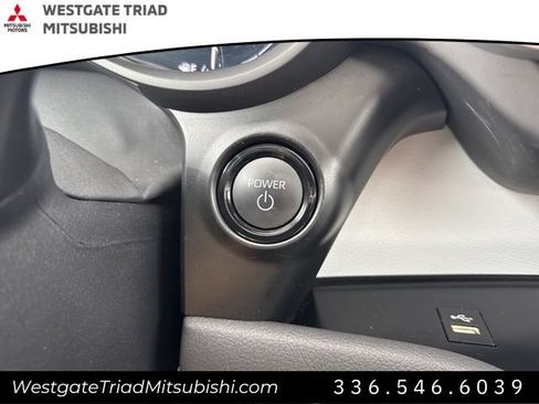 Used 2025 Toyota Sienna XLE FWD image 13