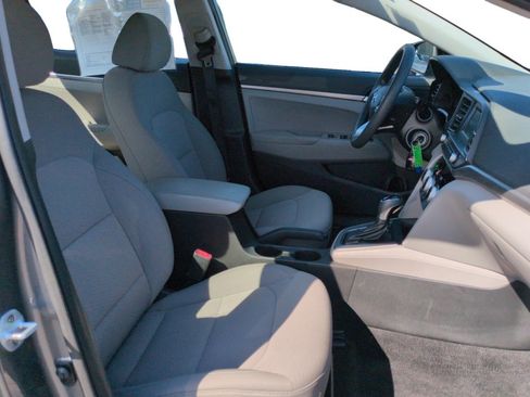 Used 2019 Hyundai Elantra SE FWD image 26