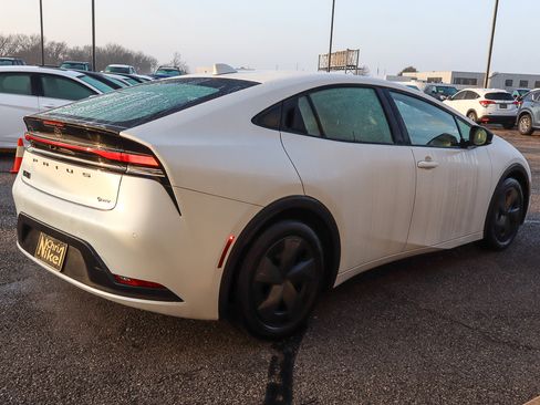 Used 2024 Toyota Prius LE image 4