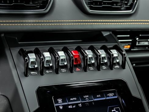 Used 2020 Lamborghini Huracan EVO RWD image 29