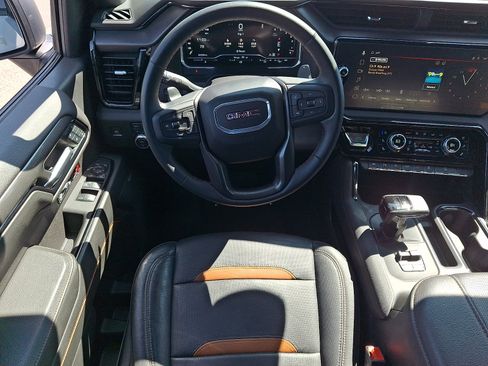 Used 2024 GMC Sierra 1500 AT4 w/ Technology Package AWD/4WD image 11