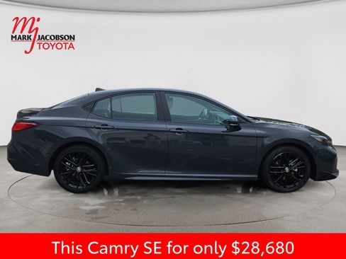 Used 2025 Toyota Camry SE FWD image 7
