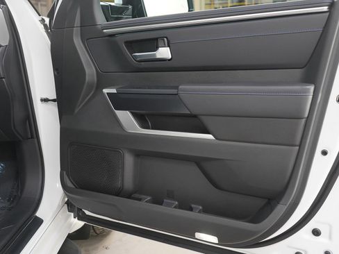 Used 2025 Toyota Sequoia Platinum image 9