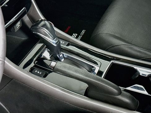 Used 2017 Honda Accord EX-L image 31