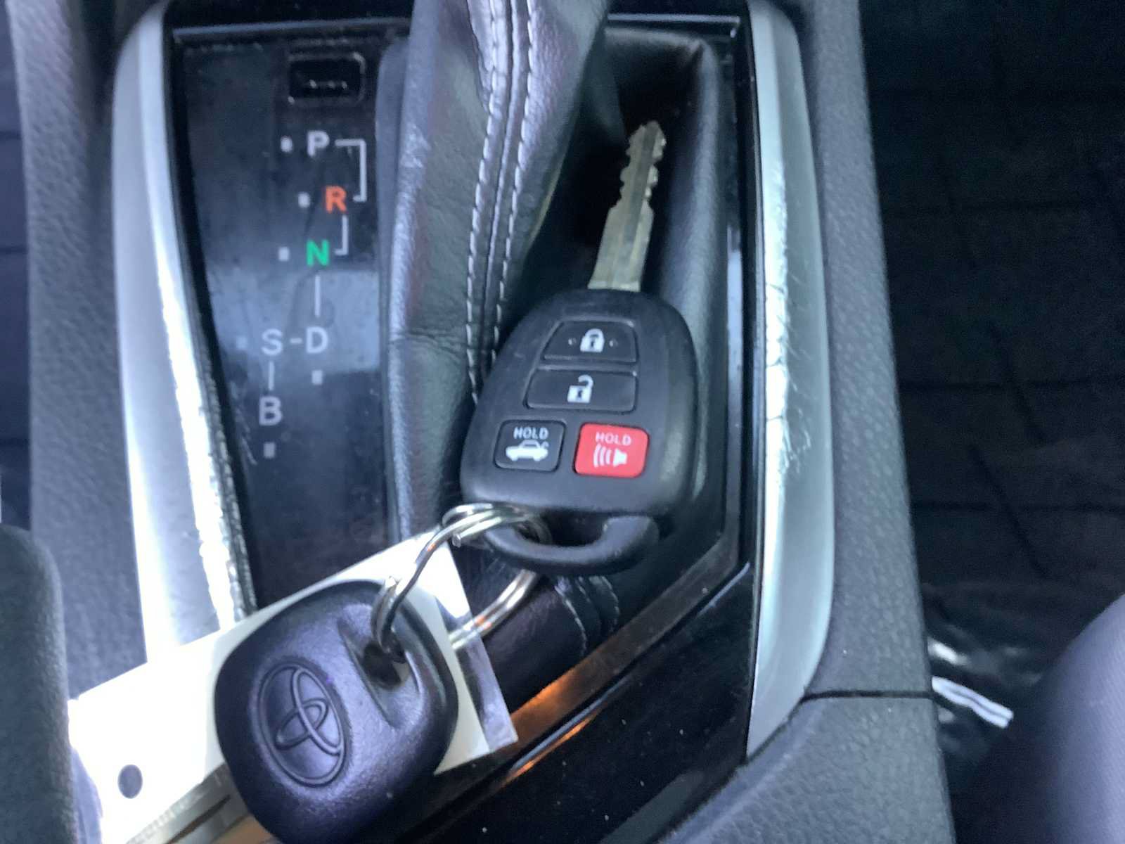 Used 2018 Toyota Corolla LE FWD image 19