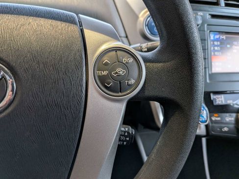 Used 2014 Toyota Prius V Two image 22