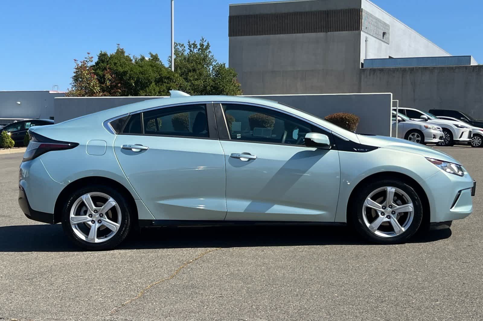 Used 2018 Chevrolet Volt LT FWD image 6