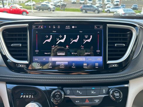 Used 2022 Chrysler Pacifica Touring-L FWD image 32