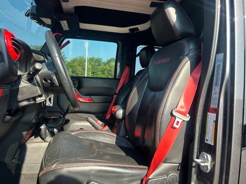 Used 2017 Jeep Wrangler Unlimited Rubicon w/ Quick Order Package 23Z Recon AWD/4WD image 5