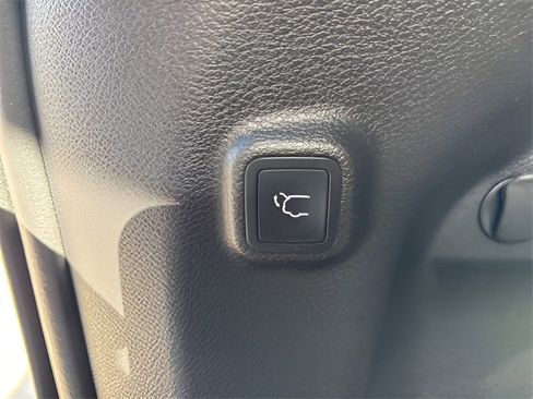 Used 2022 Jeep Cherokee Limited w/ Mopar Interior Package image 24