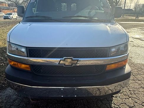 Used 2024 Chevrolet Express 2500 Regular Van 3D image 3