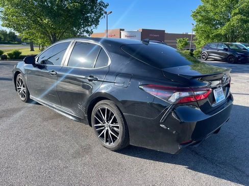 Used 2021 Toyota Camry SE FWD image 4