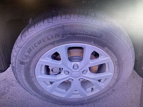 Used 2023 Jeep Grand Cherokee Limited image 9