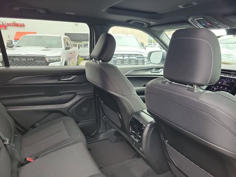New 2026 Jeep Grand Cherokee L Laredo AWD/4WD image 29