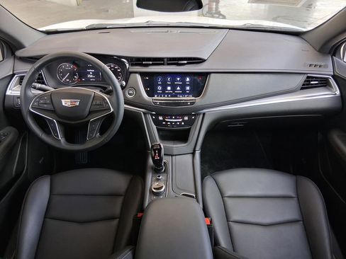 Used 2026 Cadillac XT5 Luxury w/ LPO, Premium Carpet Package FWD image 9