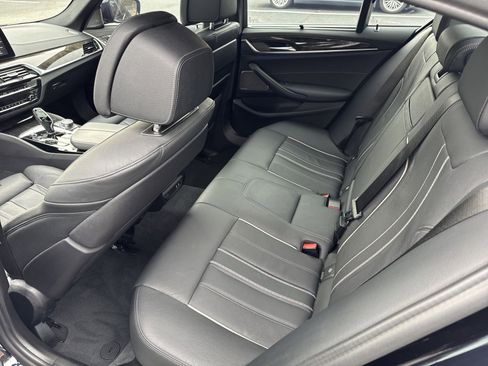 Used 2022 BMW M550i xDrive M550i xDrive w/ Executive Package image 25