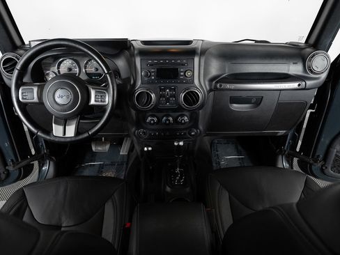 Used 2018 Jeep Wrangler Unlimited Sahara image 32