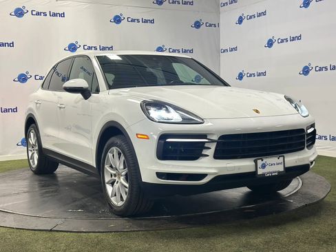 Used 2022 Porsche Cayenne w/ Premium Package image 1