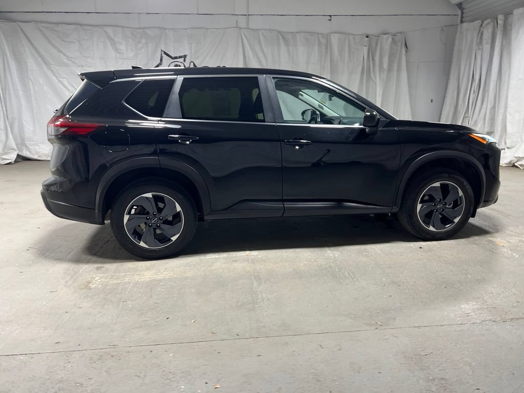 Used 2025 Nissan Rogue SV FWD image 8