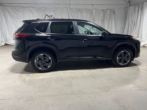 Used 2025 Nissan Rogue SV FWD image 8