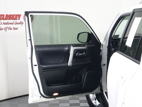 Used 2019 Toyota 4Runner SR5 AWD/4WD image 20