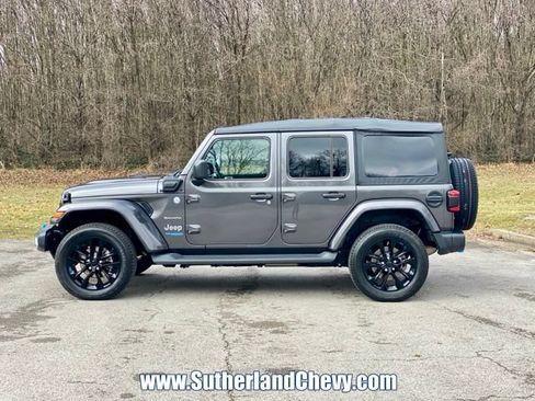Used 2022 Jeep Wrangler Unlimited Sahara AWD/4WD image 4