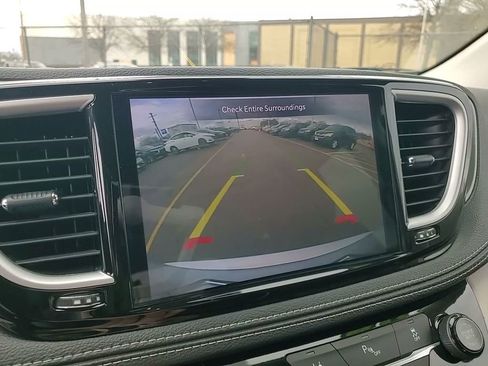 Used 2024 Chrysler Pacifica Limited FWD image 23