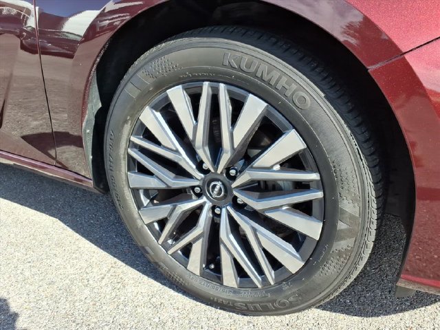 Used 2025 Nissan Altima 2.5 SV FWD image 4