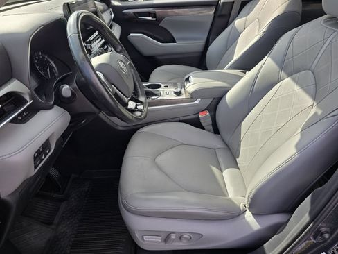Used 2021 Toyota Highlander Platinum AWD/4WD image 35
