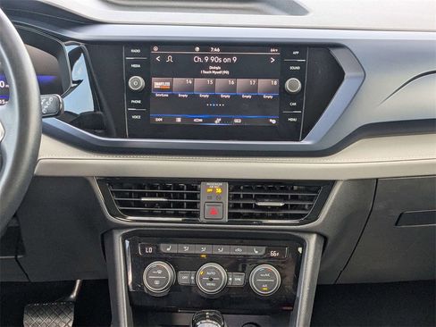 Used 2024 Volkswagen Taos SE image 18