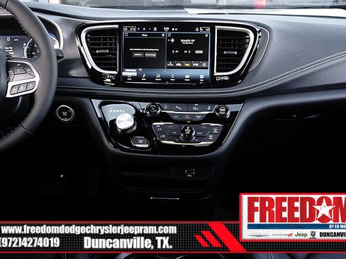 New 2026 Chrysler Pacifica Select image 20