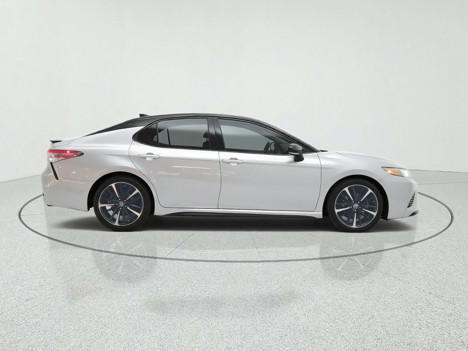 Used 2019 Toyota Camry XSE w/ Driver Assist Package FWD image 4