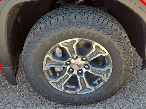 New 2026 GMC Sierra 1500 SLE w/ X31 Off-Road Package AWD/4WD image 6