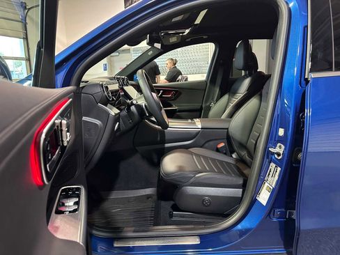 Used 2024 Mercedes-Benz GLC 300 4MATIC image 19