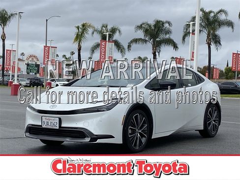 Used 2024 Toyota Prius XLE image 1