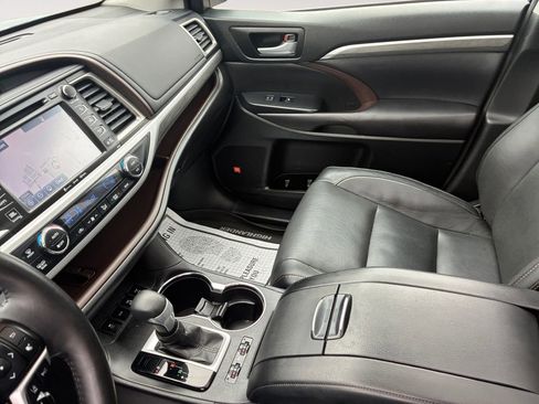 Used 2017 Toyota Highlander Limited Platinum image 30