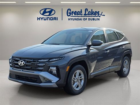 Certified 2025 Hyundai Tucson SE image 1