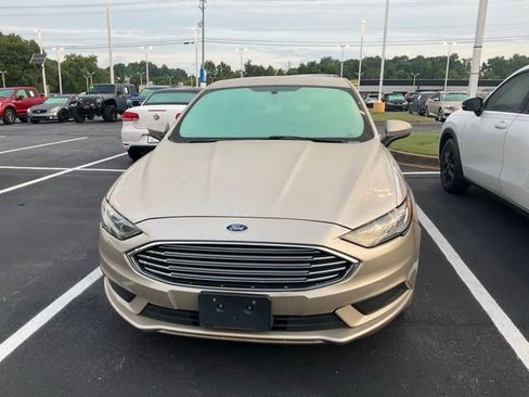 Used 2018 Ford Fusion SE FWD image 12