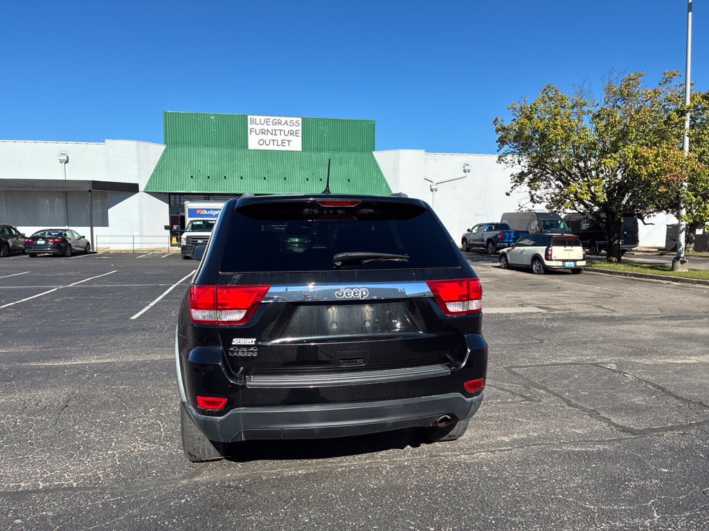 Used 2012 Jeep Grand Cherokee Laredo w/ Laredo E Group AWD/4WD image 4