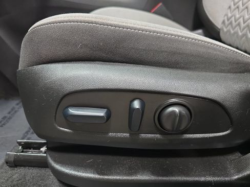 Used 2024 Chevrolet Equinox LT AWD/4WD image 29