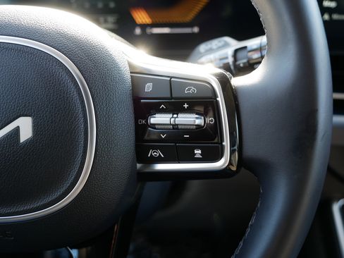 Certified 2025 Kia Carnival LXS image 30