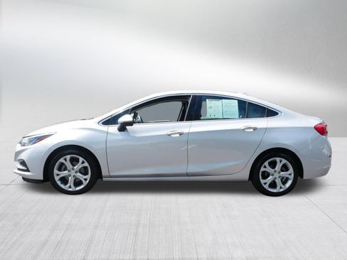 Used 2017 Chevrolet Cruze Premier FWD image 4